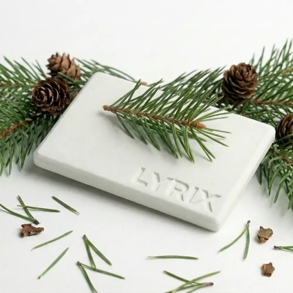 aromatizador de piedra para auto blanco Lyrix – fragancia pino